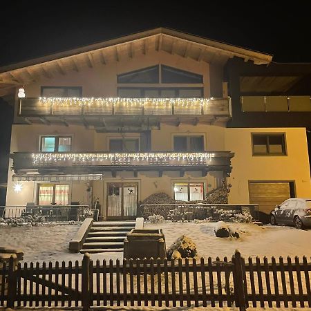 Haus Seppi Hotell Neukirchen am Großvenediger Exteriör bild