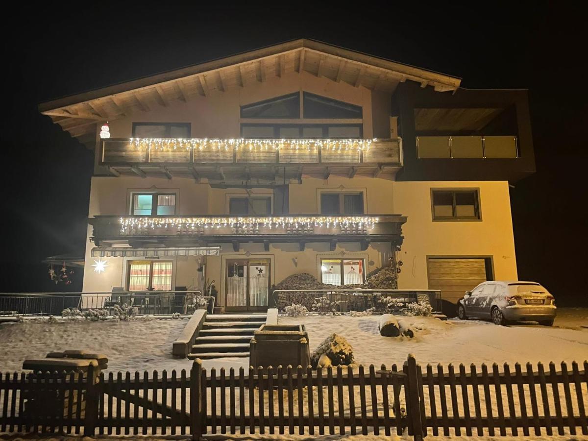 Haus Seppi Hotell Neukirchen am Großvenediger Exteriör bild