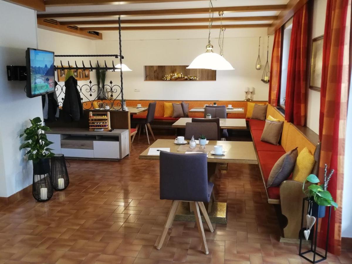 Haus Seppi Hotell Neukirchen am Großvenediger Exteriör bild